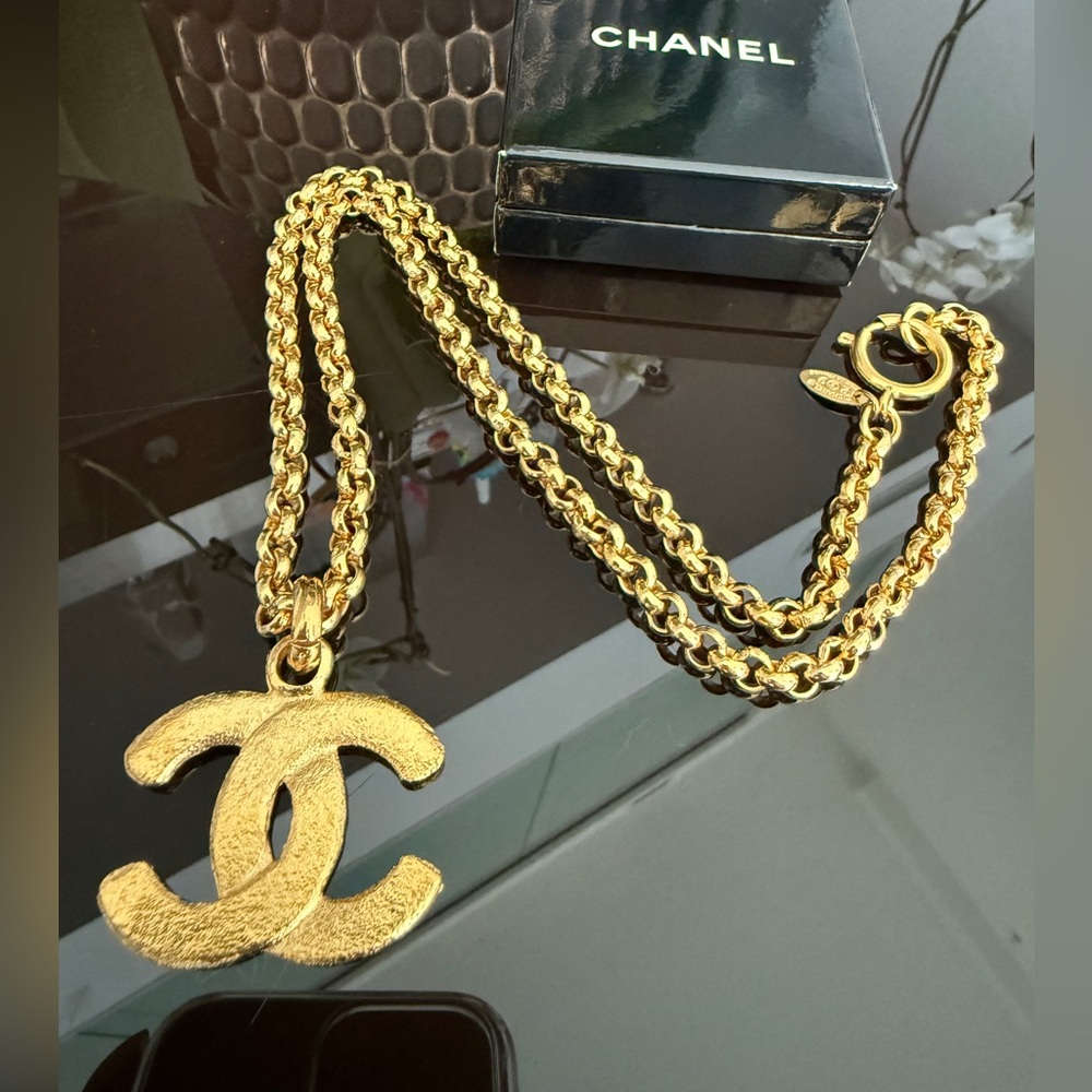 LOT 2082 24K gold plated CHANEL vintage necklace CC - Picture 8 of 9